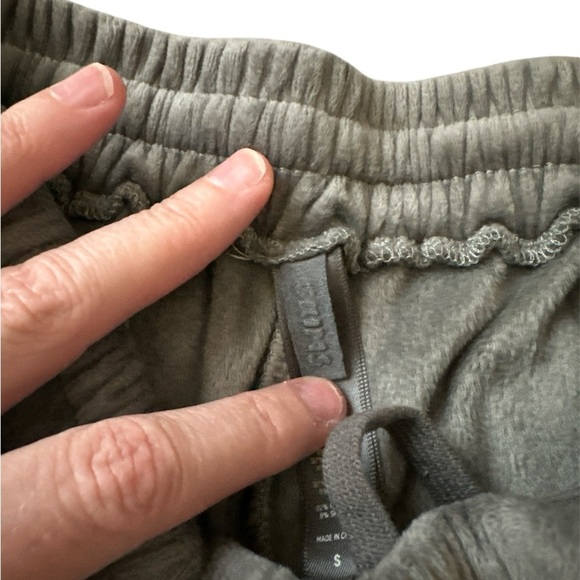 SKIMS Velour gray joggers, size S - Picture 4 of 5